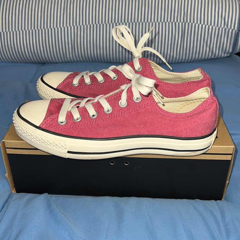 Converse Chuck Taylor All Star/Beetroot Purple, slightly used Women sze 8
